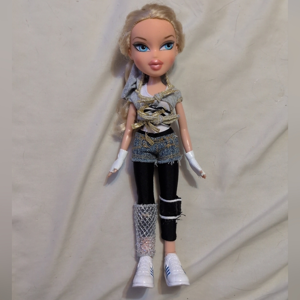 Bratz Cloe Dance Crewz Doll Alternative Outfit Y2K Clothes INCOMPLETE
